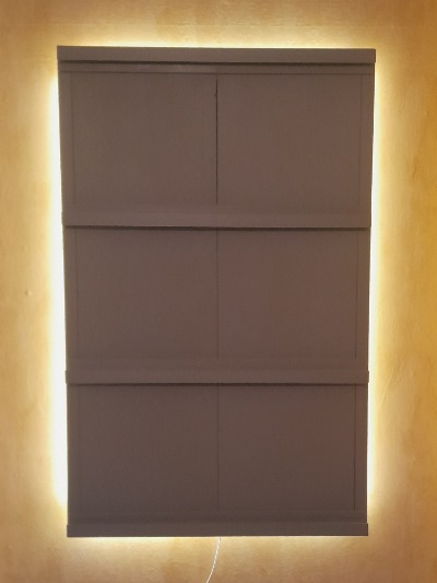 schallplatten-wandregal-display-beleuchtet-warmweiss